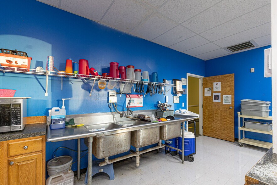 More Photos Of 7830 Veterans Pky, Columbus Office For Sale