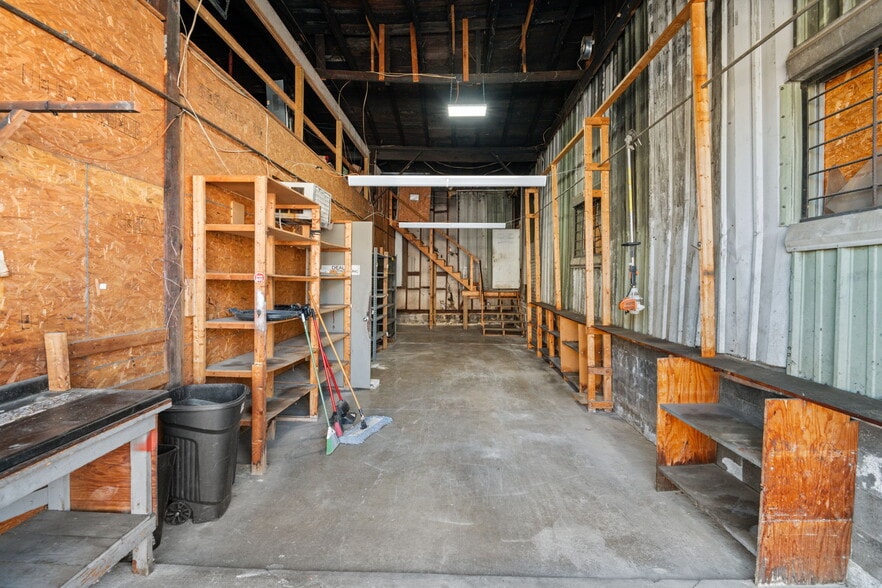 More Photos Of 476 N Main St, Clinton General Retail For Sale