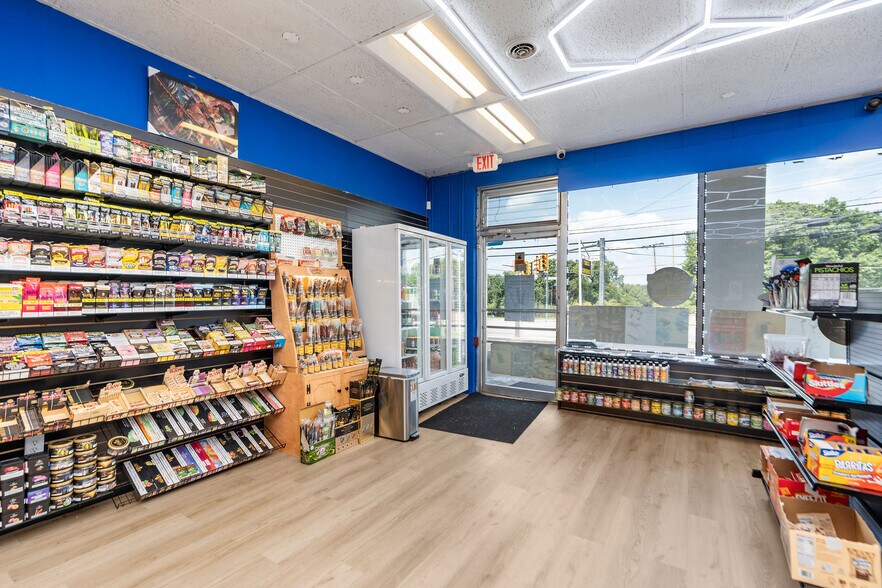More Photos Of 902 Richmond Ave, Staunton General Retail For Sale