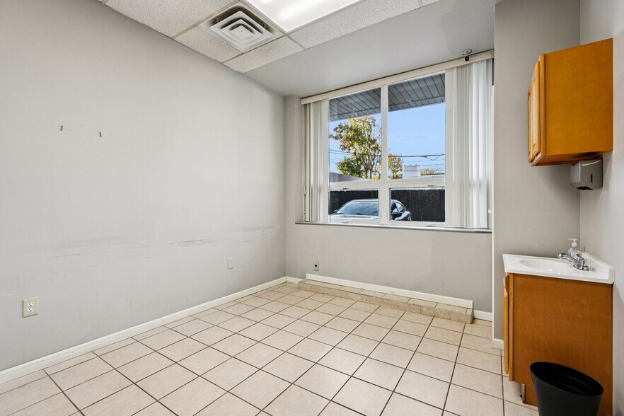 More Photos Of 99-105 Berkshire Ave, Paterson Office For Lease