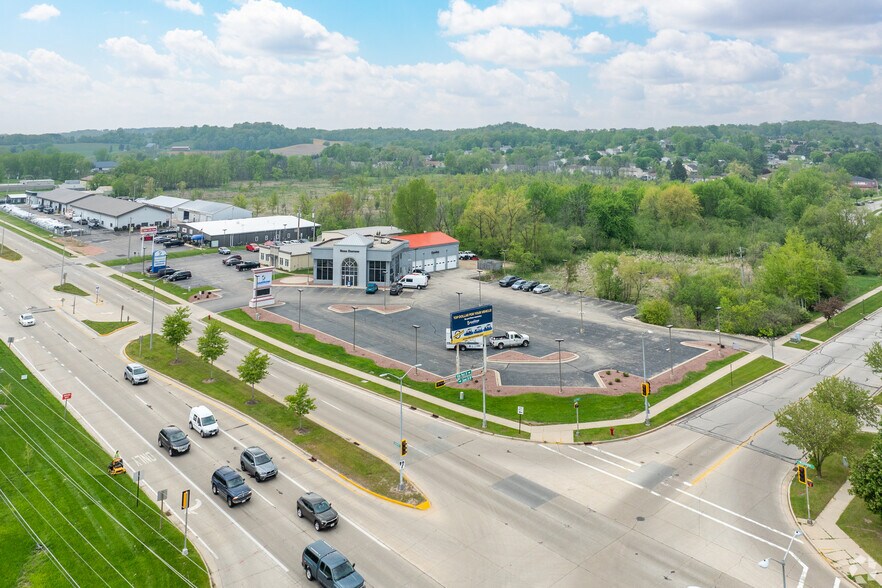 More Photos Of 3210 W Washington St, West Bend Auto Dealership For Lease