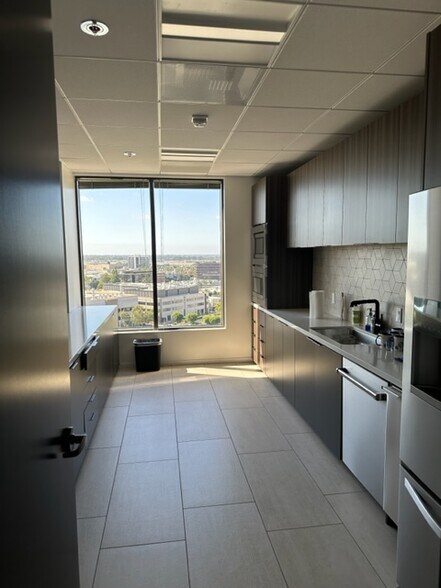 More Photos Of 2600 Michelson Dr, Irvine Office For Lease