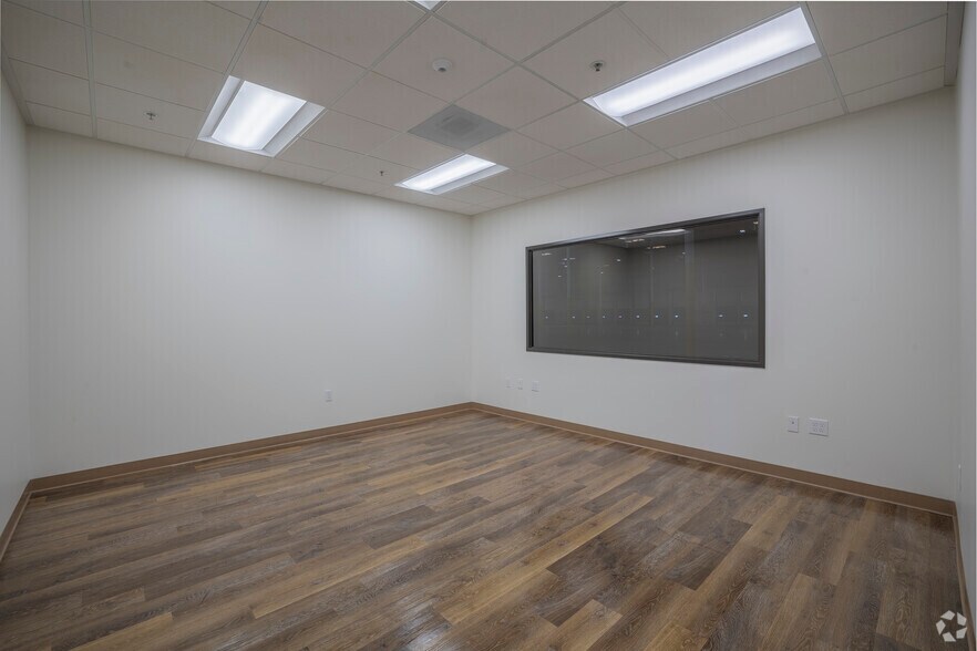 More Photos Of 2380 Williams St, San Leandro Warehouse For Lease