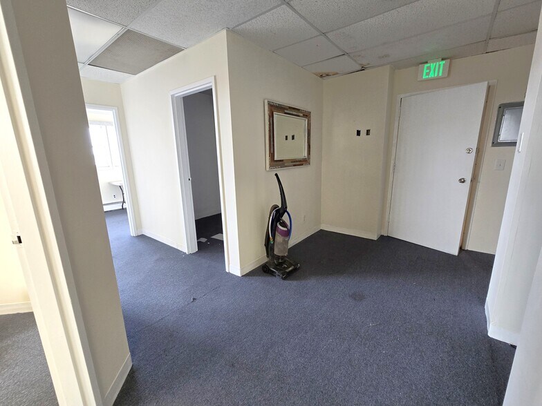 More Photos Of 212 W Park Ave, Long Beach Office For Lease
