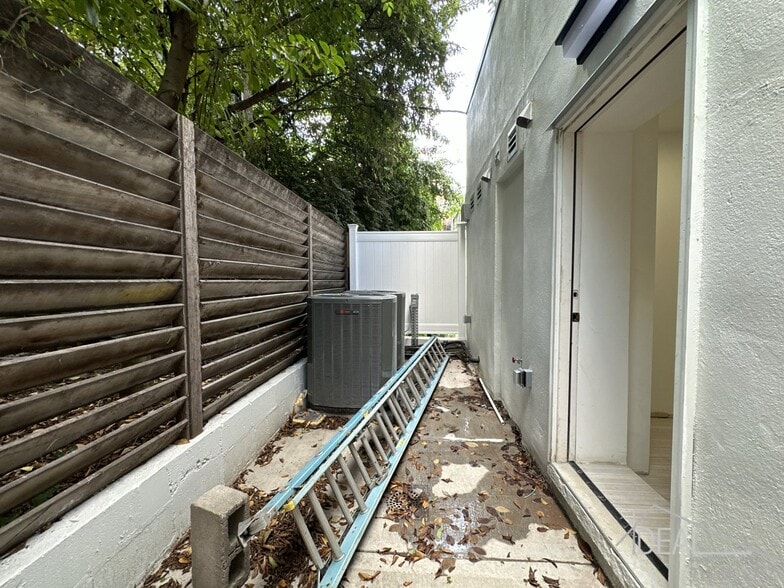 More Photos Of 332A 9th St, Brooklyn Office Residential For Lease