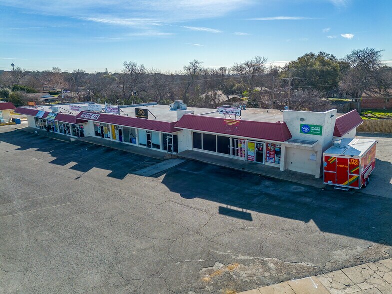 More Photos Of 3421 Cimmaron Trl, Fort Worth General Retail For Lease
