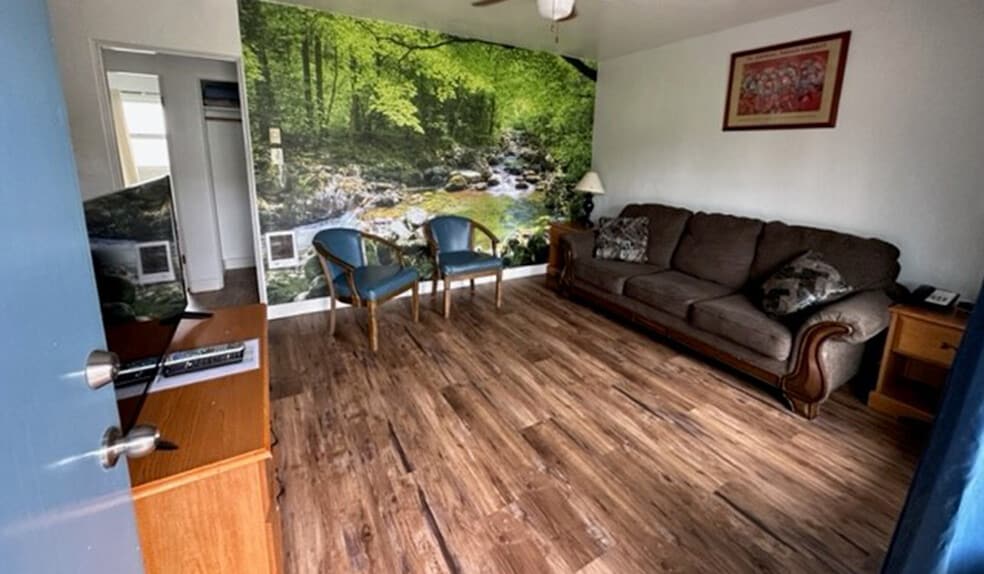 More Photos Of 787 N Central Blvd, Coquille Hotel For Sale