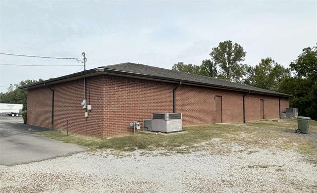 More Photos Of 301 Lake Dr, Ripley Office For Sale