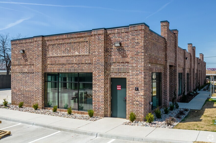 More Photos Of 211 S Main St, Keller Restaurant For Sale