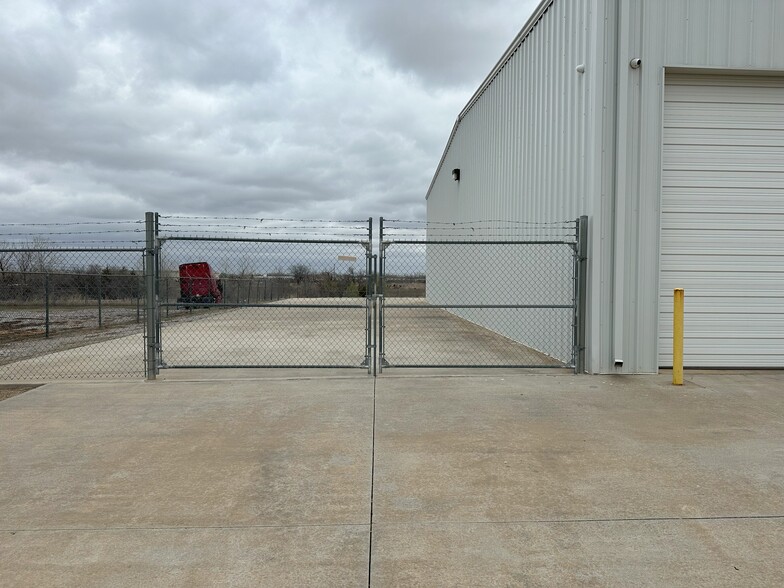More Photos Of 4720 United Dr, Oklahoma City Industrial For Sale