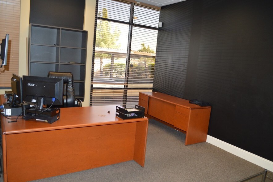 More Photos Of 2820 S Jones Blvd, Las Vegas Office For Sale