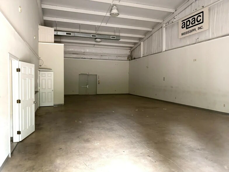 More Photos Of 5129 S McRaven Rd, Jackson Showroom For Sale
