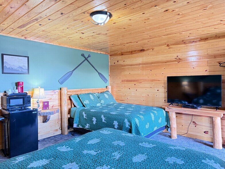 More Photos Of 1665 Whisper Ridge Rd, Ashton Hotel For Sale