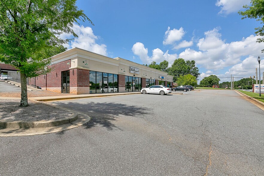 More Photos Of 12926 Highway 92, Woodstock Storefront For Lease