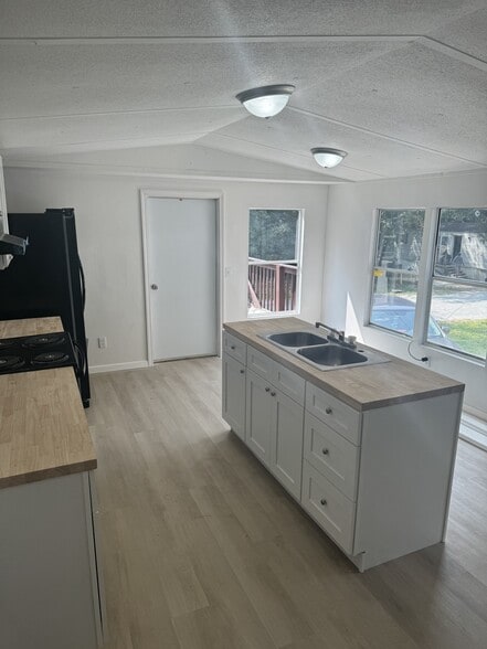 More Photos Of 1055 Country Manor Ln, Elberton Manufactured Housing Mobile Home Park For Sale