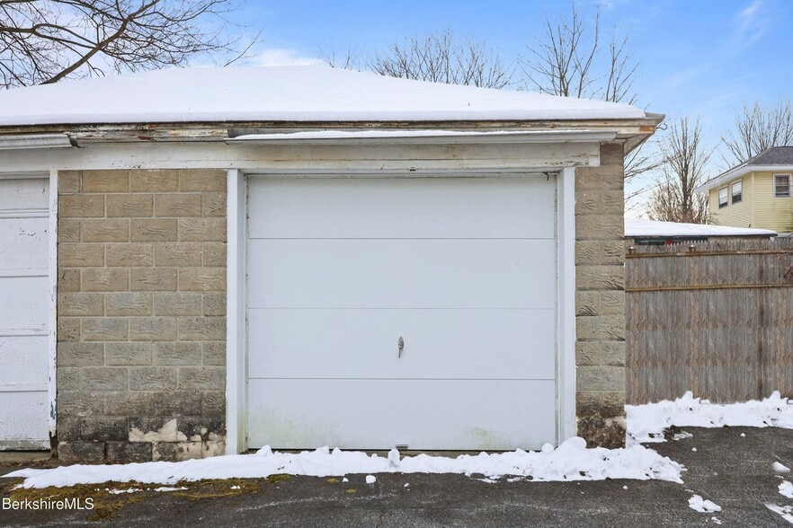 More Photos Of 92 Elm St, Pittsfield Office For Sale