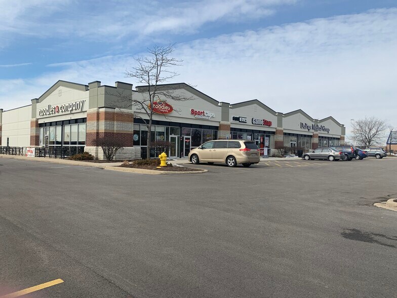 More Photos Of 137-149 N Weber Rd, Bolingbrook Restaurant For Lease