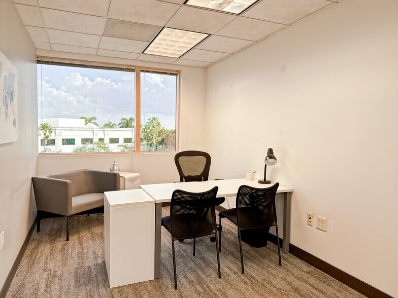 More Photos Of 1560 Sawgrass Corporate Pkwy, Sunrise Coworking Space