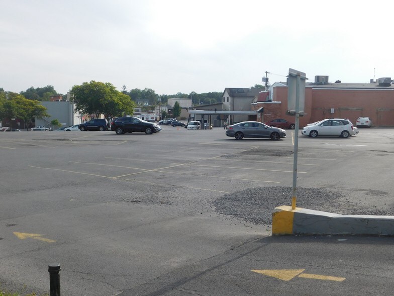 More Photos Of 66-70 Genesee St, New Hartford Storefront Retail Office For Lease