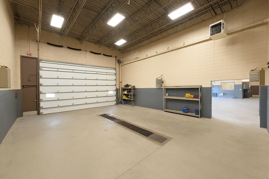 More Photos Of 900 Kraft Dr SE, Melrose Light Distribution For Lease