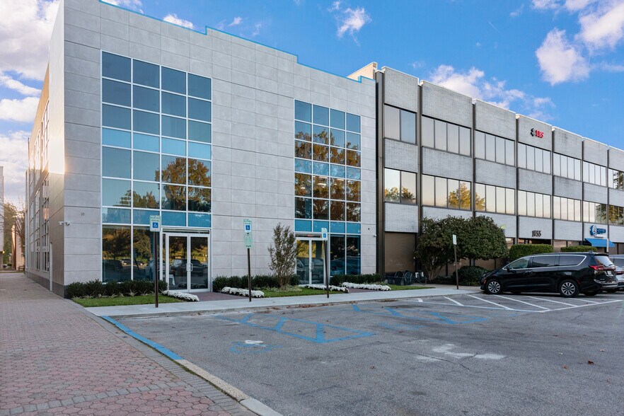 More Photos Of 1051 Franklin Ave, Garden City Office For Sale
