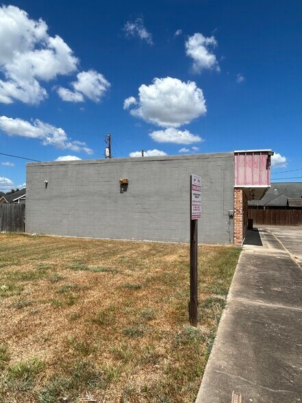 More Photos Of 2609 N Downing Rd, Angleton Convenience Store For Sale