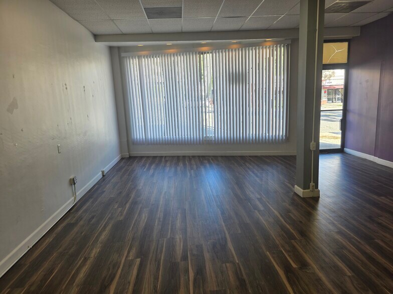 More Photos Of 125 S Glenoaks Blvd, Burbank General Retail For Lease