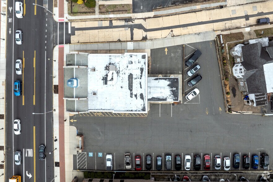 More Photos Of 22 N Broad St, Woodbury Freestanding For Lease