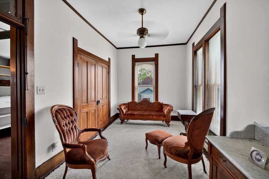 More Photos Of 210 W High St, Orangeville Hospitality For Sale