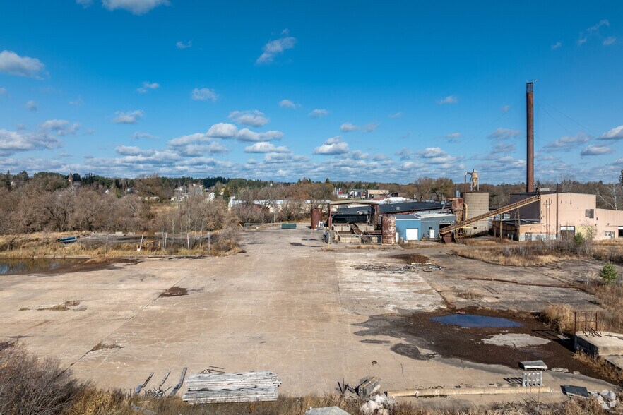 More Photos Of 236 S 2nd St, Butternut Distribution For Sale