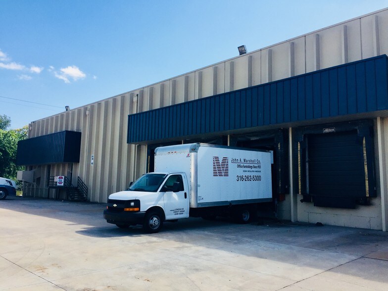 More Photos Of 816 E Funston St, Wichita Warehouse For Lease
