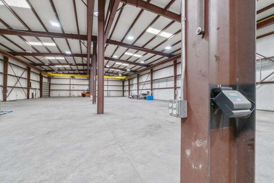 More Photos Of 5119 Hiltonview Rd, Houston Warehouse For Lease