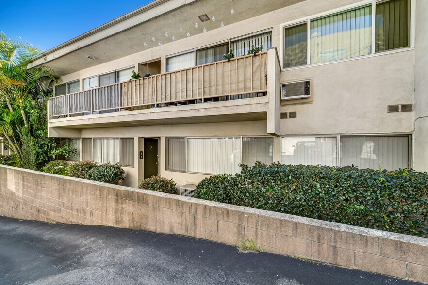 More Photos Of 1141 Hacienda Pl, West Hollywood Apartments For Sale