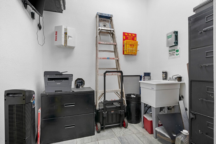 More Photos Of 4105 S Central Ave, Phoenix Freestanding For Sale