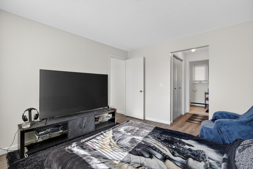 More Photos Of 2053 Memorial Dr, Chicopee Apartments For Sale