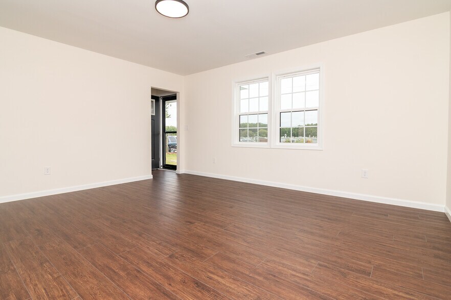 More Photos Of 105 E Adams St, Georgetown Apartments For Sale