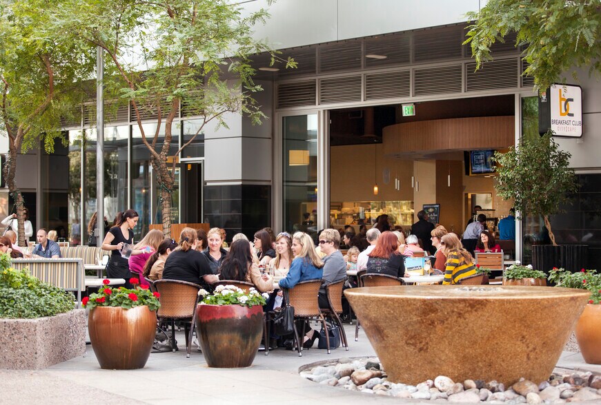 More Photos Of 1 E Washington St, Phoenix Office For Lease