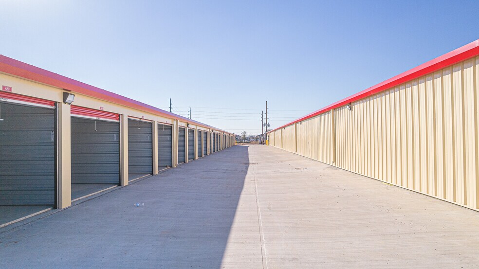 More Photos Of 18180 BECKER RD, Hockley Self Storage For Sale