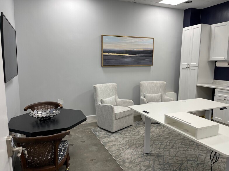 More Photos Of 8115 Waters Ave, Savannah Showroom For Sale