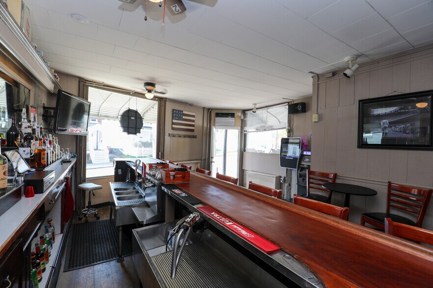 More Photos Of 498 Delaware Ave, Kingston Storefront Retail Residential For Lease