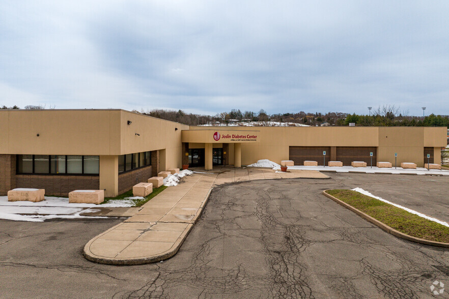 Primary Photo Of 3229 E Genesee St, Syracuse Medical For Lease