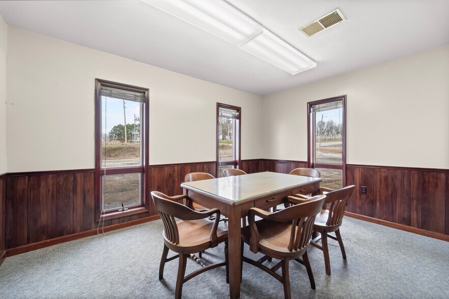 More Photos Of 209 W Main St, Linn Warehouse For Sale