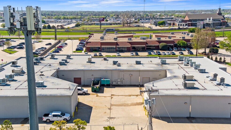 More Photos Of 200 S Quadrum Dr, Oklahoma City Light Manufacturing For Lease