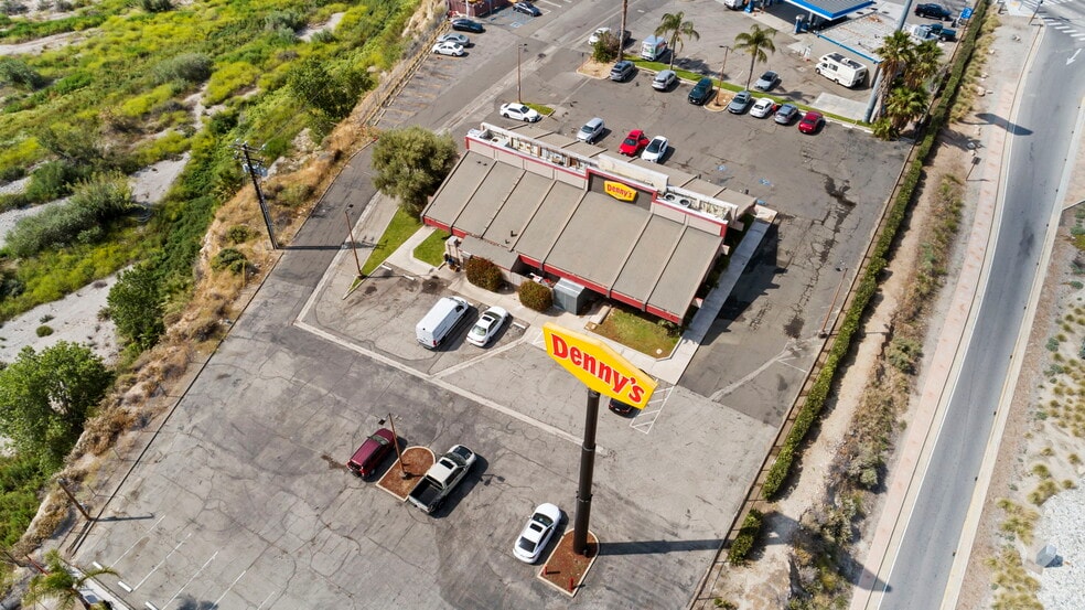 More Photos Of 16401 Delone St, Santa Clarita Restaurant For Lease