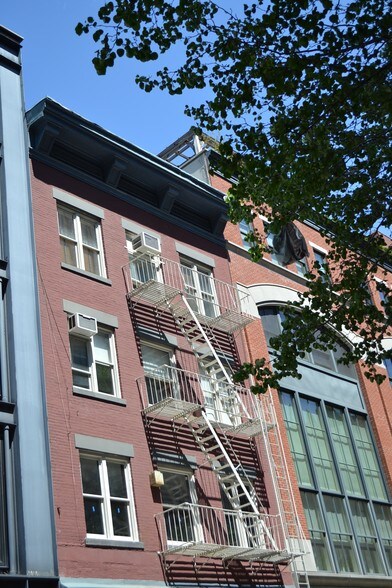 More Photos Of 154 Reade St, New York Storefront Retail Office For Sale