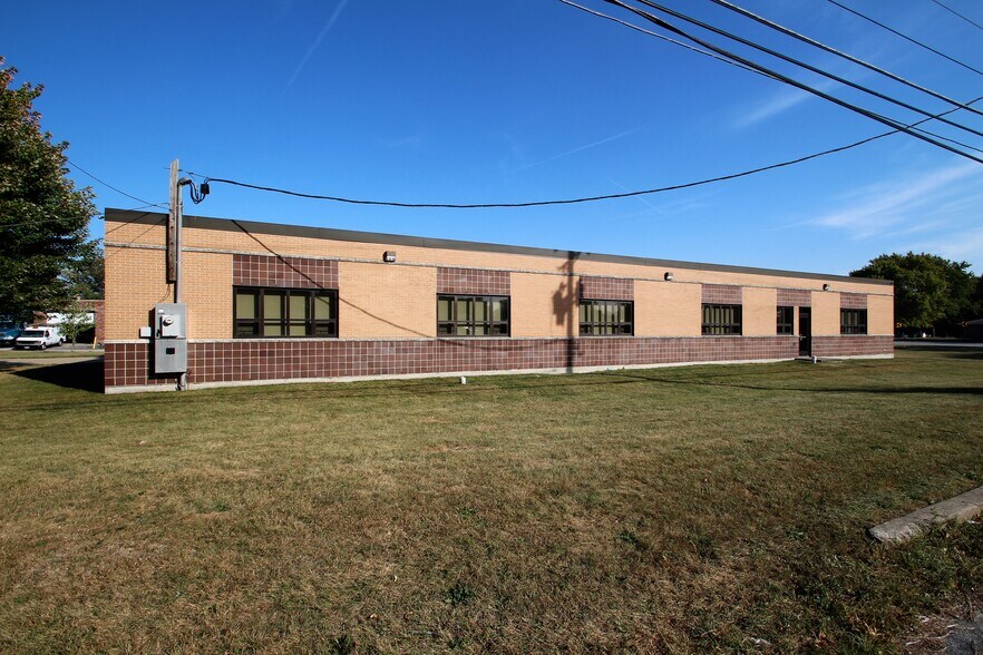 More Photos Of 14240 Dante Ave, Dolton Loft Creative Space For Lease