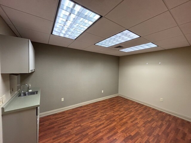 More Photos Of 7240 S US 231, Huntingburg Medical For Lease