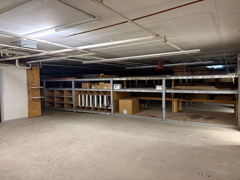 More Photos Of 6900 W Broadway Ave, Minneapolis Freestanding For Sale