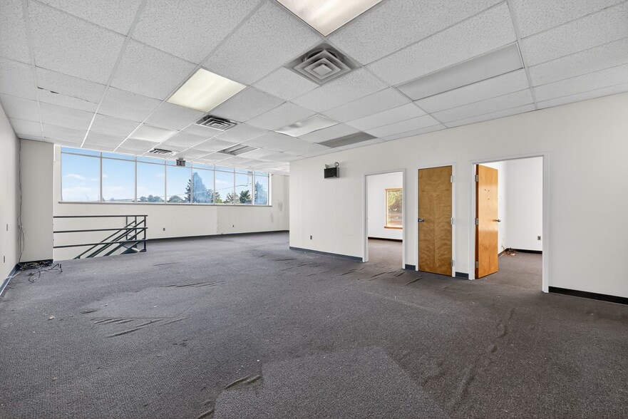 More Photos Of 514 E King Rd, Malvern Storefront Retail Office For Sale