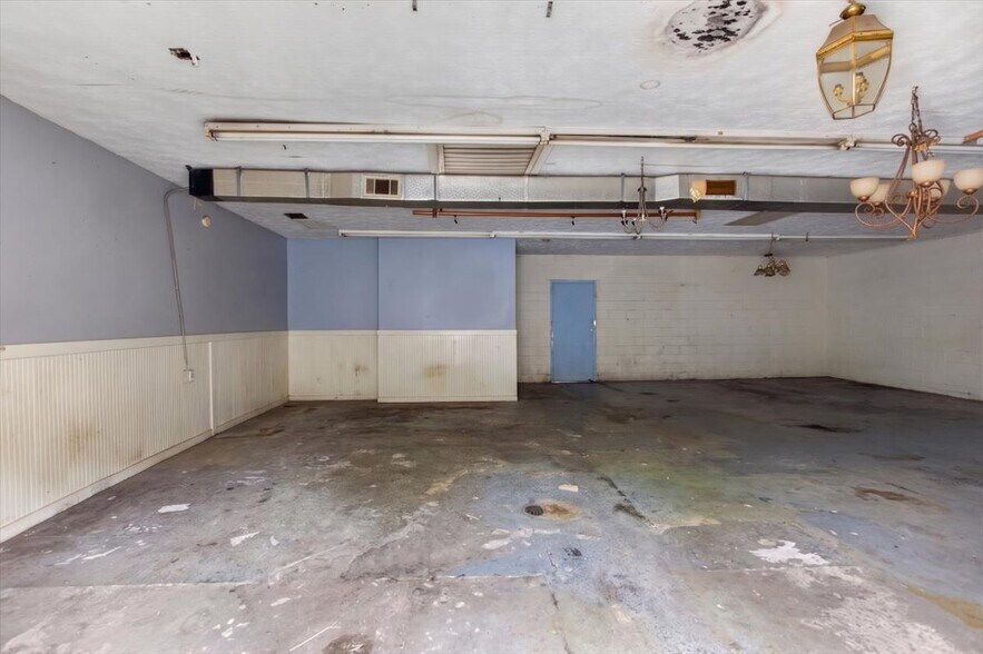 More Photos Of 79 Jones St, Jasper Warehouse For Sale
